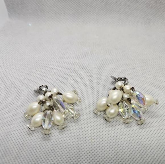Vintage Laguna Clip On Earrings - Picture 1 of 6